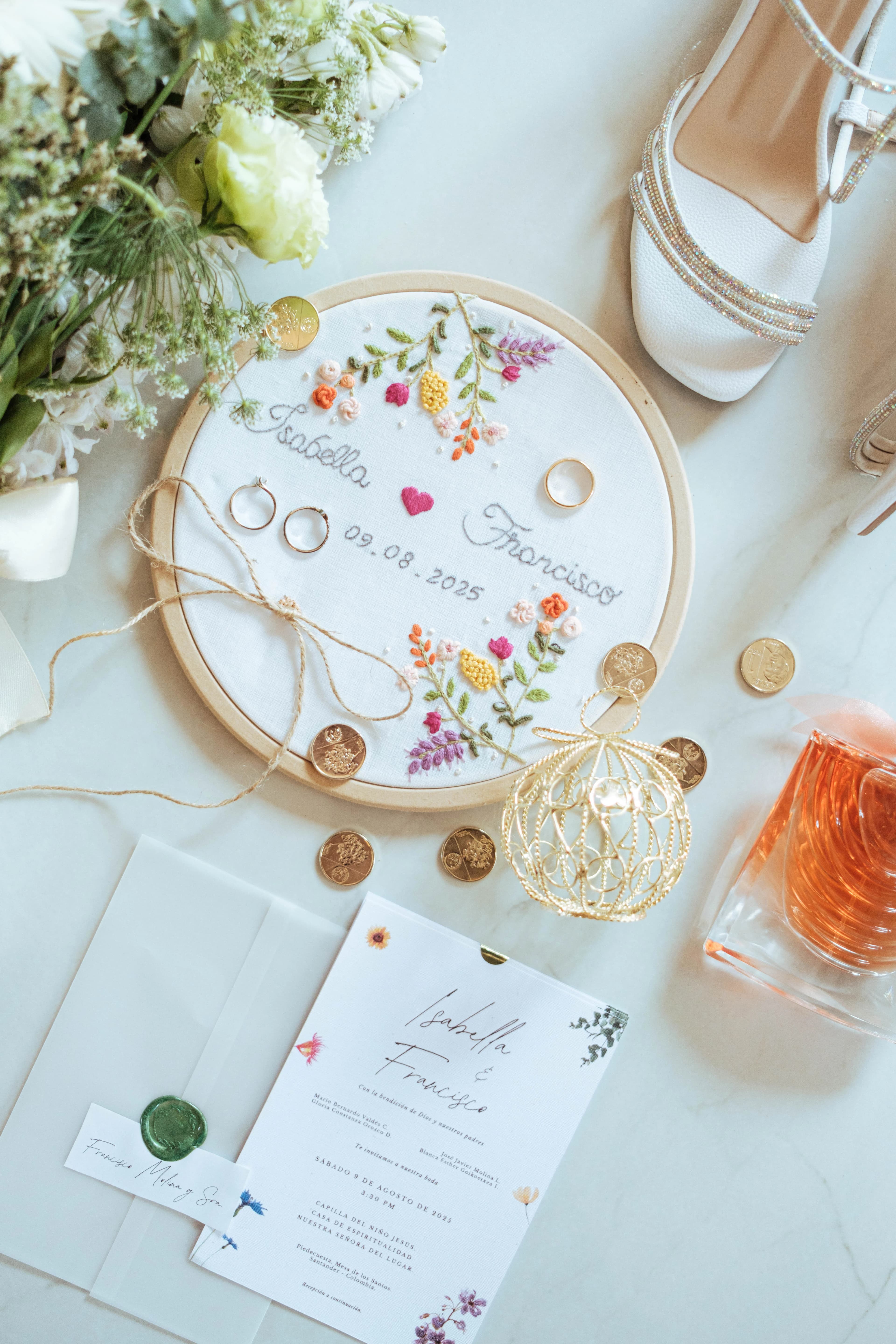 Detalles de la novia en Mesa de los santos, Santander