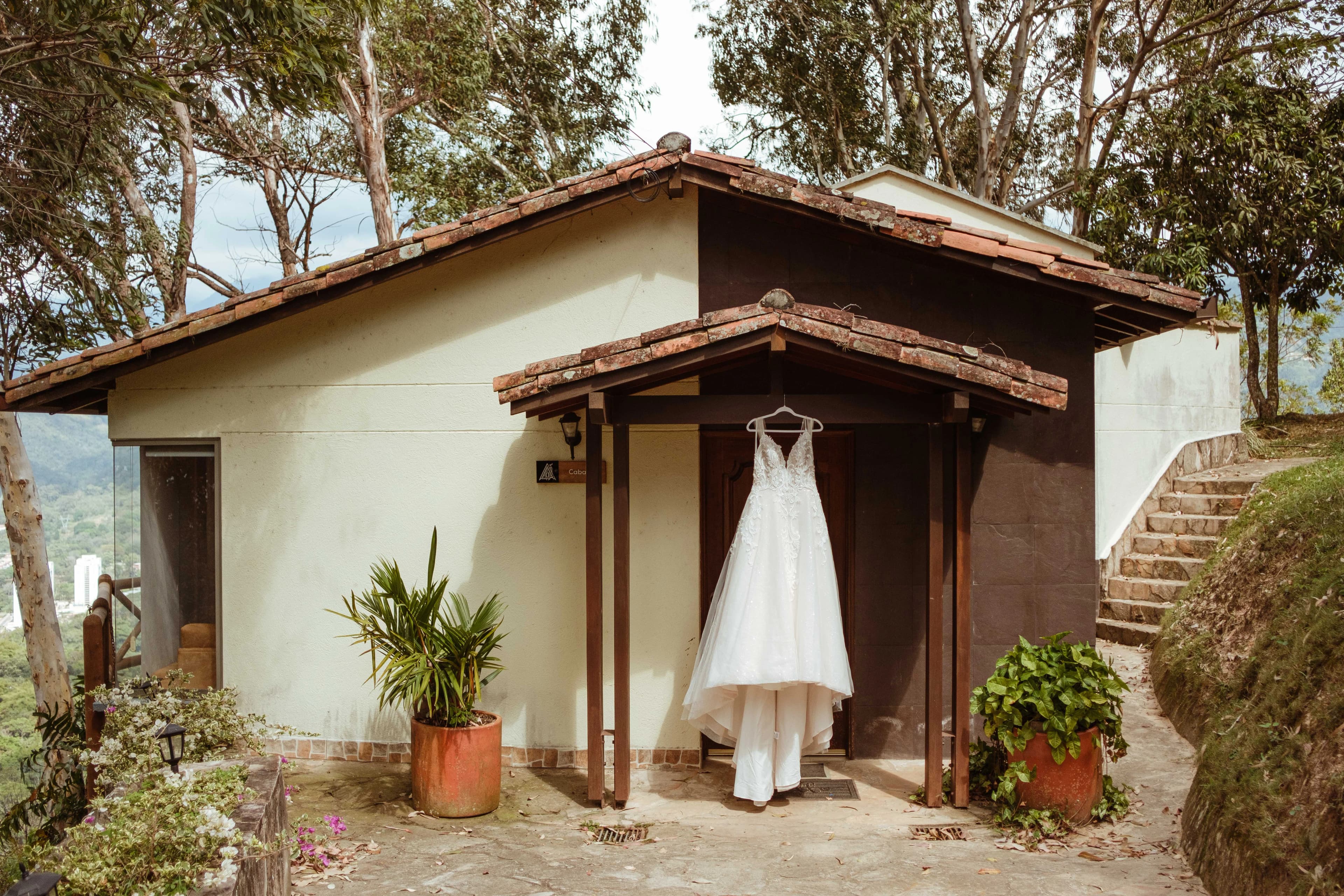 Fotografía de vestido de novia en Hacienda el Ensueño, Ruitoque, Floridablanca